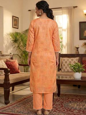 Women Floral Printed Regular Thread Work Kurta with Trousers & With Dupatta 2
