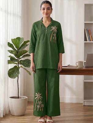 Women Ethnic Motifs Embroidered Regular Thread Work Kurta with Trousers 1