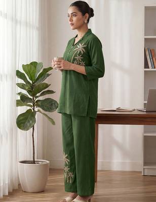 Women Ethnic Motifs Embroidered Regular Thread Work Kurta with Trousers 3