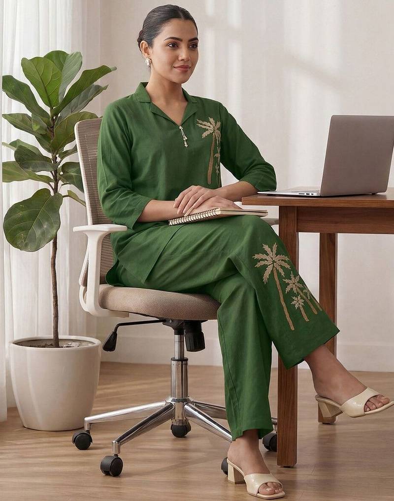 Women Ethnic Motifs Embroidered Regular Thread Work Kurta with Trousers