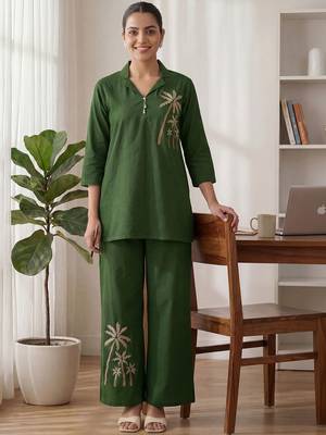 Women Ethnic Motifs Embroidered Regular Thread Work Kurta with Trousers 5