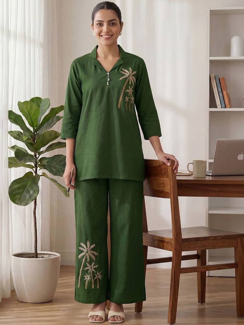 Women Ethnic Motifs Embroidered Regular Thread Work Kurta with Trousers