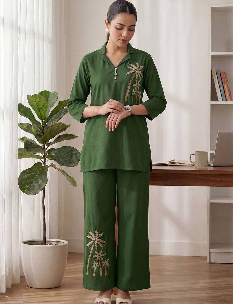 Women Ethnic Motifs Embroidered Regular Thread Work Kurta with Trousers