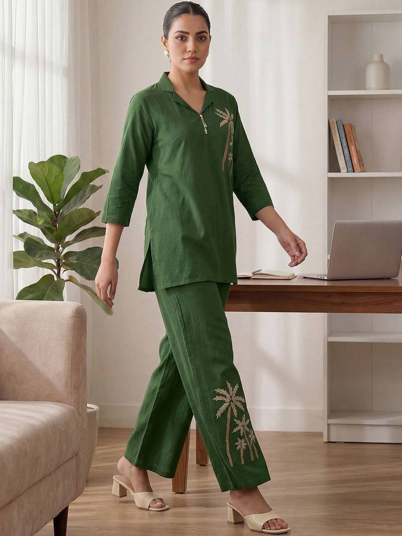Women Ethnic Motifs Embroidered Regular Thread Work Kurta with Trousers