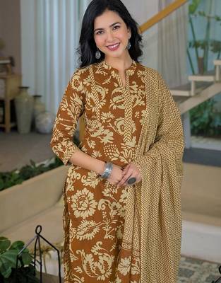 Women Floral Printed Regular Kurta with Trousers & With Dupatta 2
