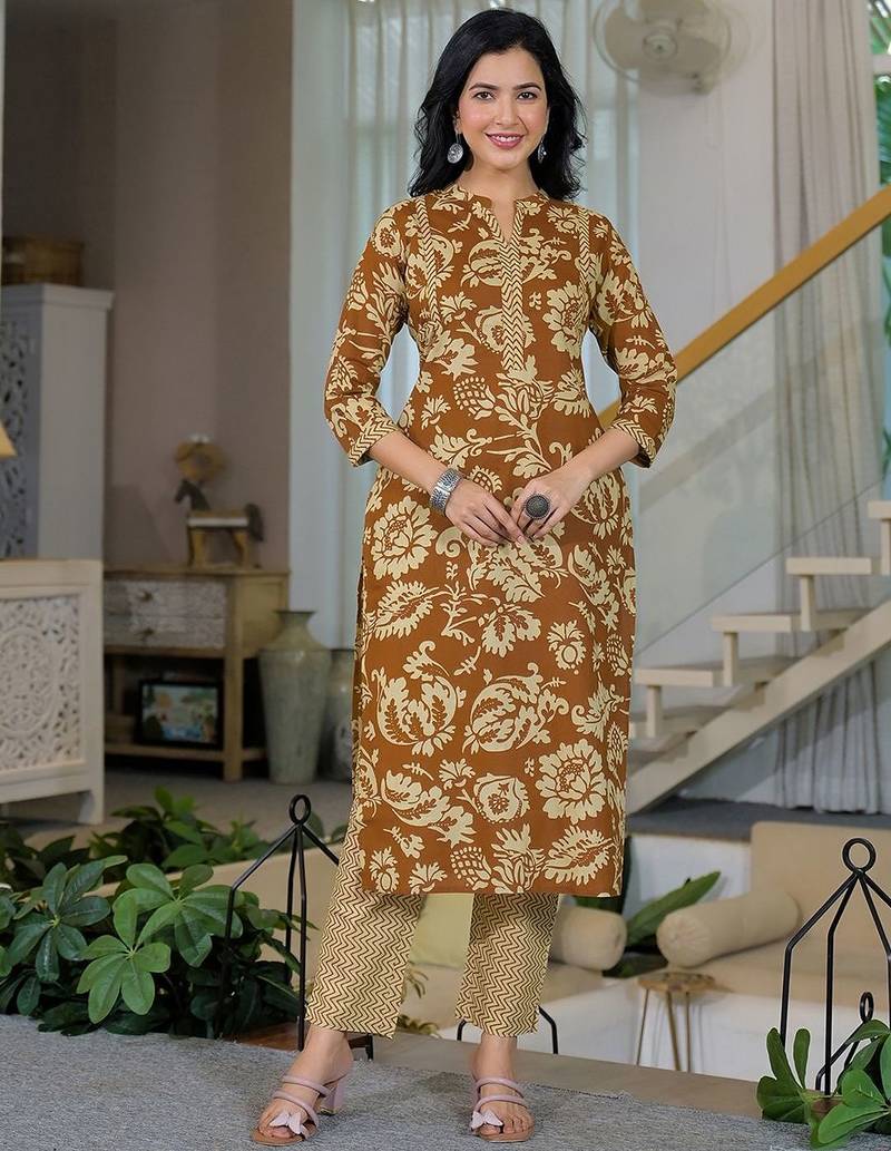 Women Floral Printed Regular Kurta with Trousers & With Dupatta