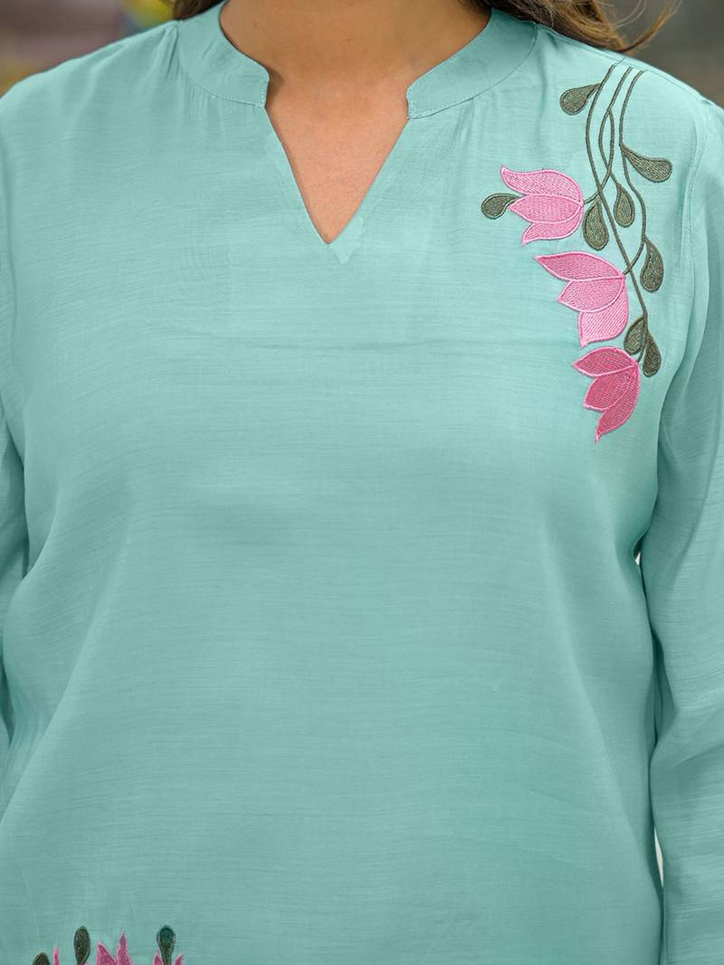 Women Floral Embroidered Regular Thread Work Kurta with Trousers