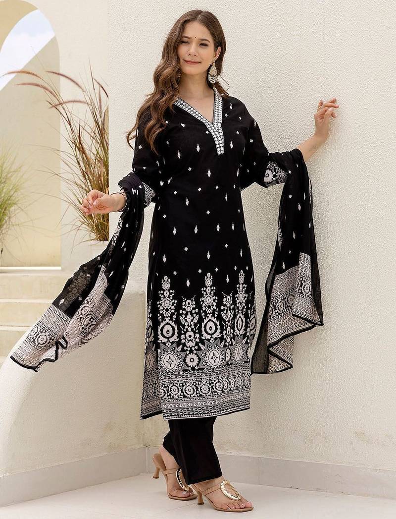 Ethnic Motifs Printed V-Neck Straight Kurta With Trouser & Dupatta