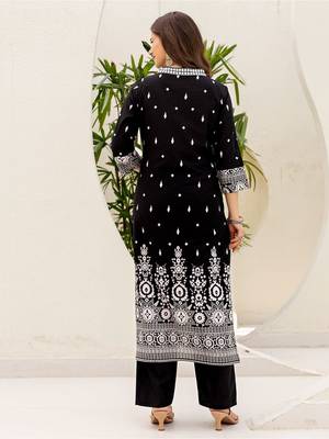Ethnic Motifs Printed V-Neck Straight Kurta With Trouser & Dupatta 5