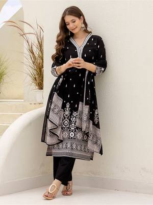 Ethnic Motifs Printed V-Neck Straight Kurta With Trouser & Dupatta 6