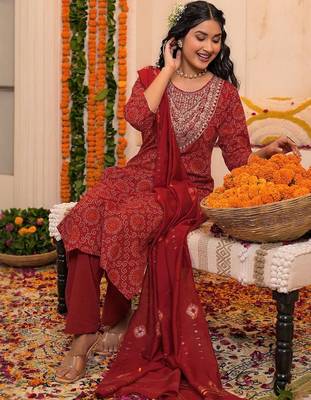 Bandhani Printed Round Neck Thread Work Kurta With Trousers & Dupatta 1