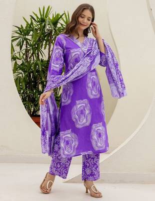 Women Printed Regular Thread Work Kurta with Trousers & Dupatta 1