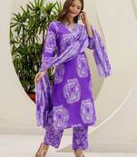 Women Printed Regular Thread Work Kurta with Trousers & Dupatta
