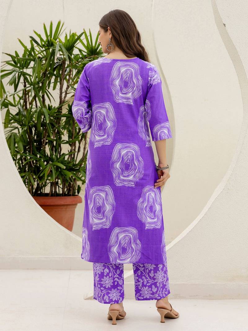 Women Printed Regular Thread Work Kurta with Trousers & Dupatta