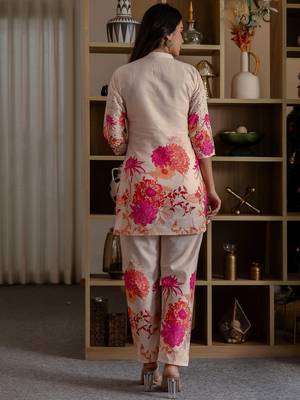Floral Printed Mandarin Collar Straight Kurti With Trousers 5
