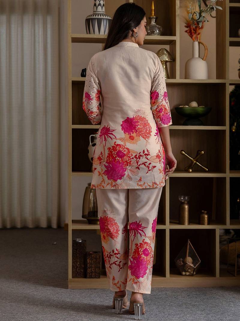 Floral Printed Mandarin Collar Straight Kurti With Trousers