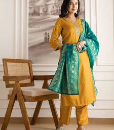 Women Ethnic Motifs Printed Regular Sequinned Kurta with Trousers & With Dupatta