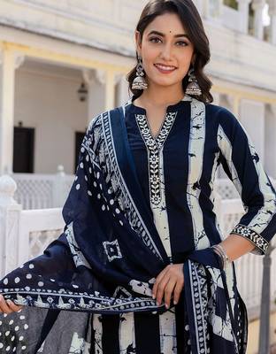 Women Striped Kurta with Trousers & Dupatta 2