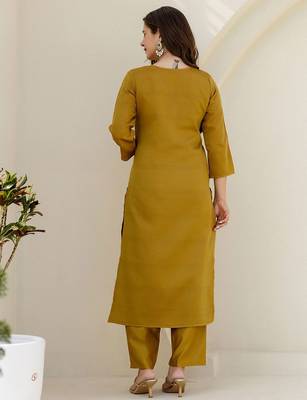 Floral Yoke Design Sequinned Kurta With Trousers & Dupatta 4