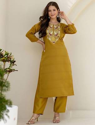 Floral Yoke Design Sequinned Kurta With Trousers & Dupatta 5