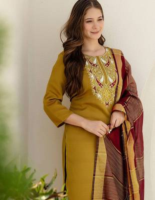 Floral Yoke Design Sequinned Kurta With Trousers & Dupatta 6