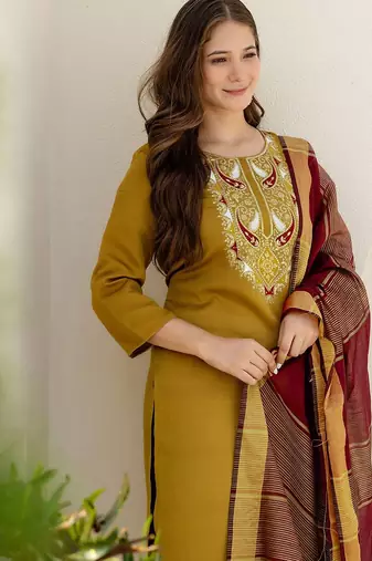 Floral Yoke Design Sequinned Kurta With Trousers & Dupatta