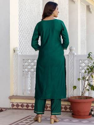 Women Floral Embroidered Kurta with Trousers & Dupatta 3