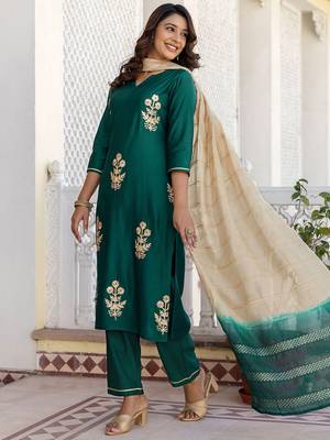 Women Floral Embroidered Kurta with Trousers & Dupatta 4