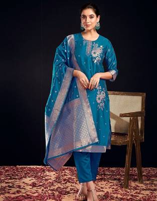 Floral Printed Round Neck Straight Kurta With Trousers & Dupatta 1