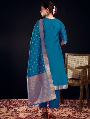 Floral Printed Round Neck Straight Kurta With Trousers & Dupatta 3