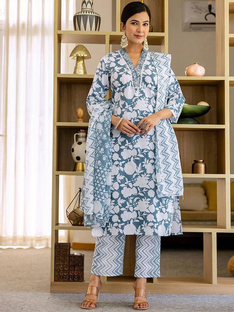 Women Floral Printed Regular Sequinned Kurta with Trousers & Dupatta Kurta Sets