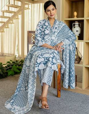 Women Floral Printed Regular Sequinned Kurta with Trousers & Dupatta Kurta Sets 4