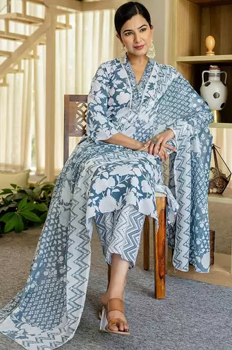 Women Floral Printed Regular Sequinned Kurta with Trousers & Dupatta Kurta Sets