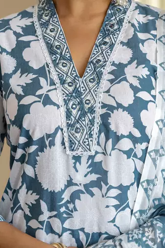 Women Floral Printed Regular Sequinned Kurta with Trousers & Dupatta Kurta Sets