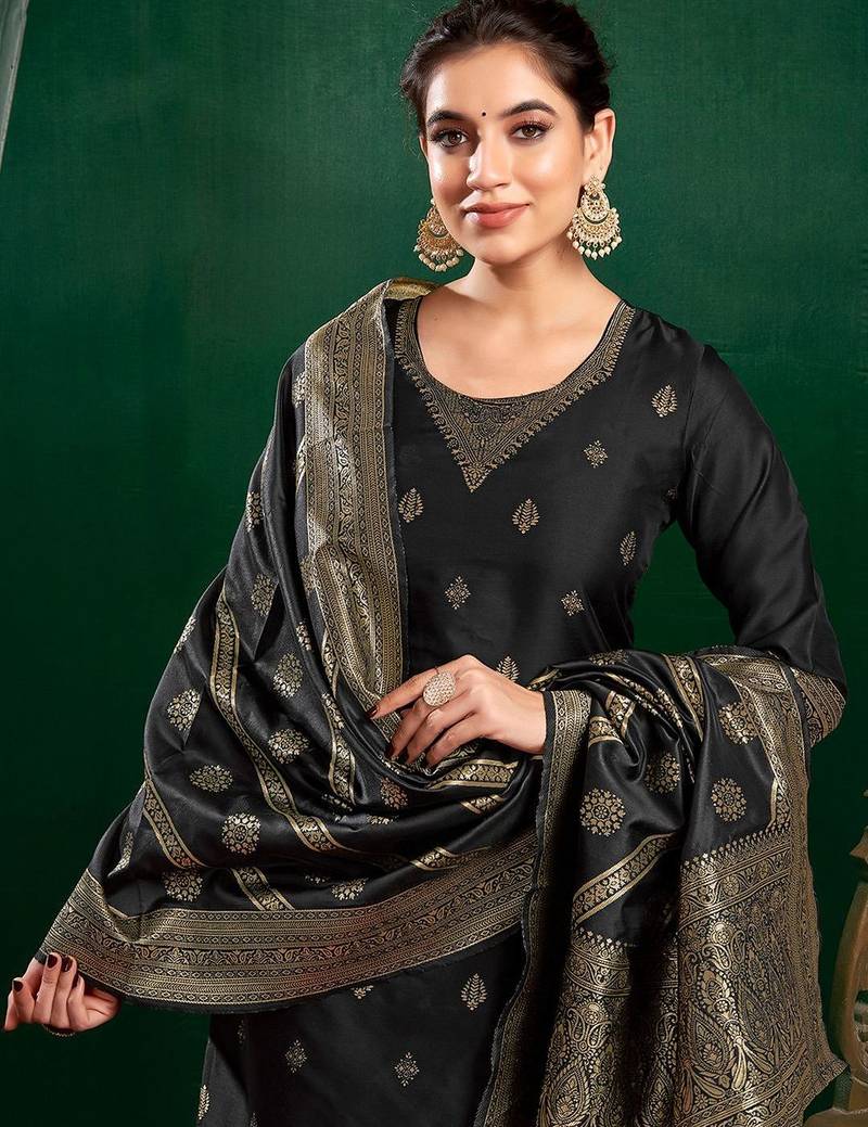 Women Dyed Regular Kurta with Trousers & With Dupatta