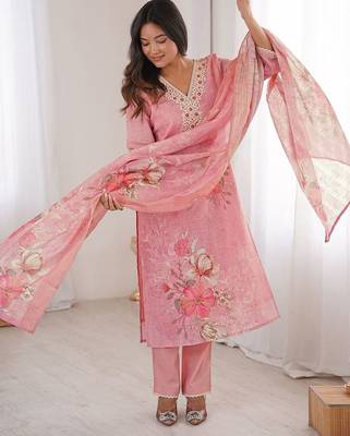 Women Floral Printed Regular Linen Kurta with Trousers & With Dupatta 5
