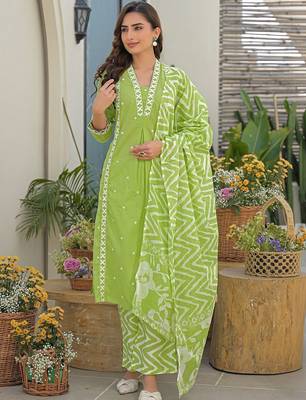 Women Embroidered Regular Thread Work Kurta with Trousers & With Dupatta 1