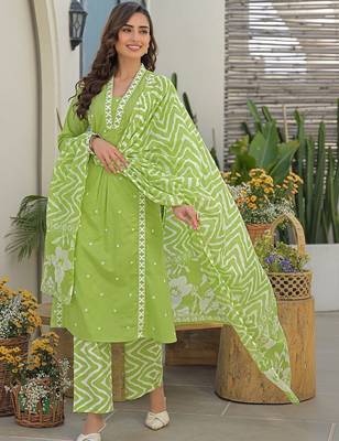 Women Embroidered Regular Thread Work Kurta with Trousers & With Dupatta 7
