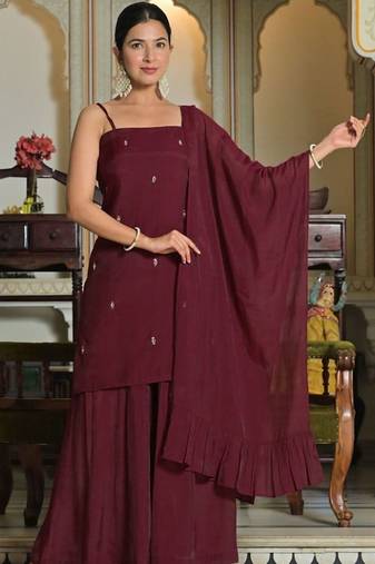 Women Embroidered Regular Thread Work Kurta with Sharara & With Dupatta