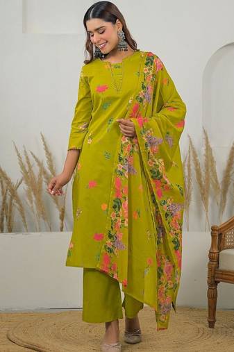 Women Floral Printed Regular Kurta with Trousers & With Dupatta