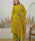 Women Floral Printed Regular Kurta with Trousers & With Dupatta