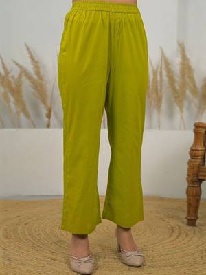 Women Floral Printed Regular Kurta with Trousers & With Dupatta 4
