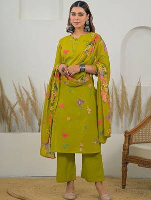 Women Floral Printed Regular Kurta with Trousers & With Dupatta 6