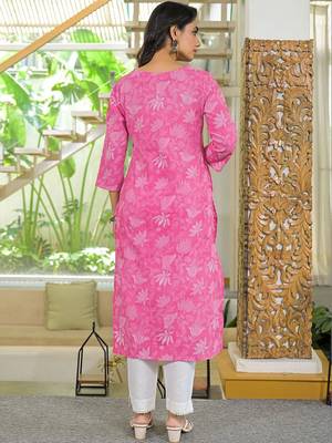 Women Floral Printed Kurta 2