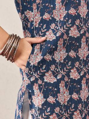Floral Printed V-Neck Cotton Straight Kurtas 7