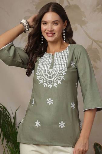 Women Ethnic Motifs Embroidered Round Neck Short Kurti