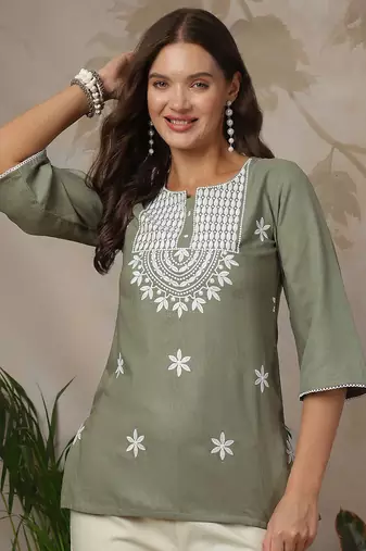Women Ethnic Motifs Embroidered Round Neck Short Kurti