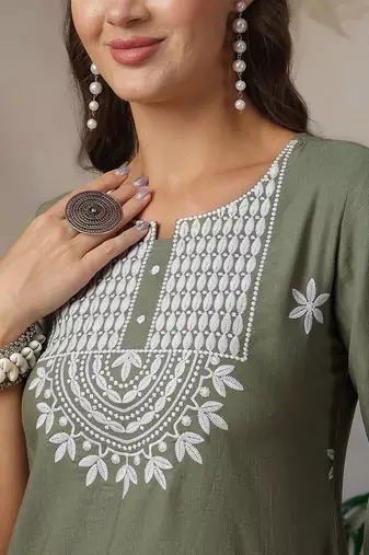 Women Ethnic Motifs Embroidered Round Neck Short Kurti