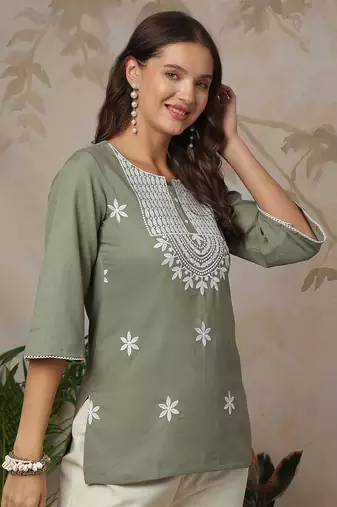 Women Ethnic Motifs Embroidered Round Neck Short Kurti