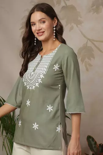 Women Ethnic Motifs Embroidered Round Neck Short Kurti